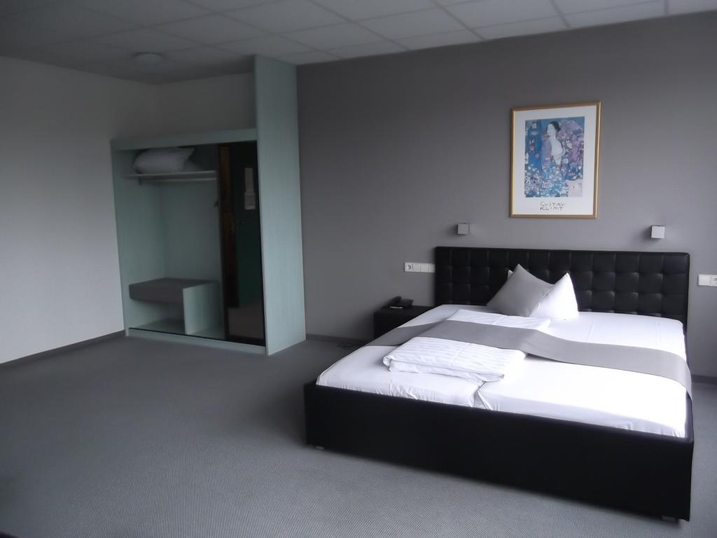 Businesshotel & Appartements Stuttgart-Vaihingen Екстериор снимка
