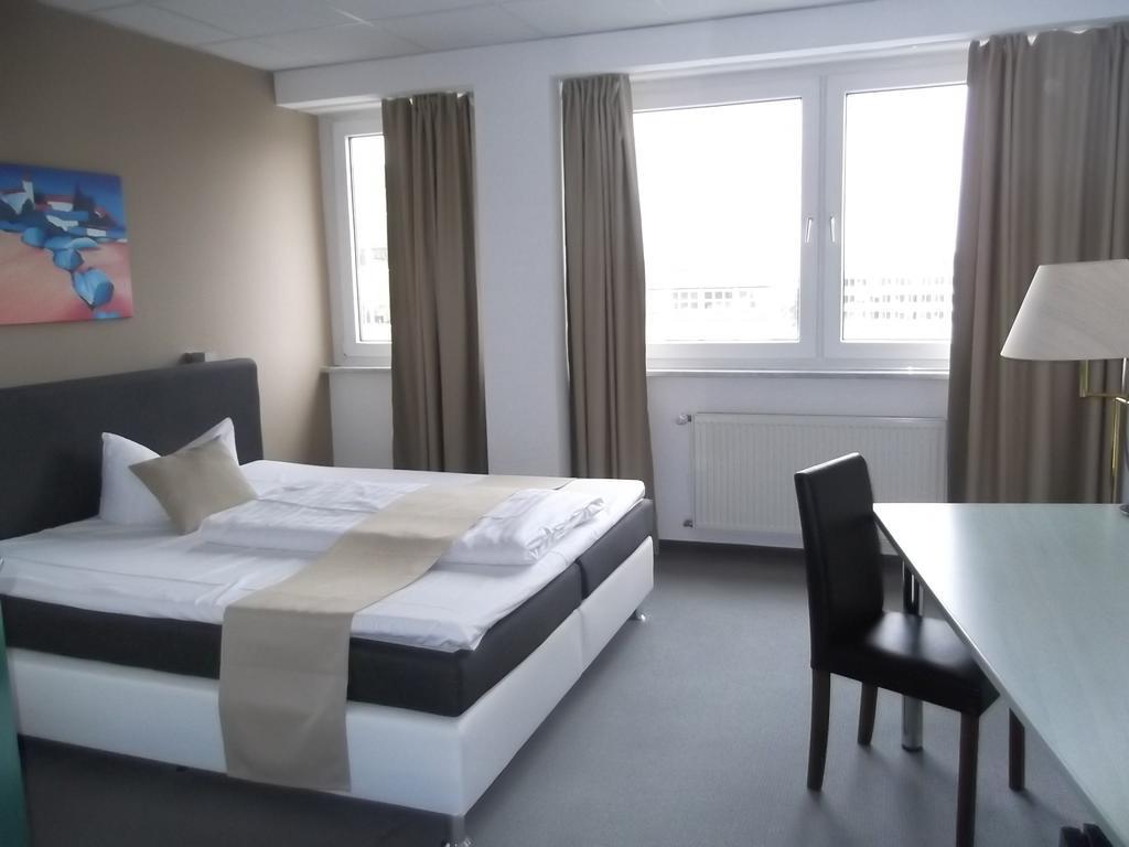 Businesshotel & Appartements Stuttgart-Vaihingen Екстериор снимка