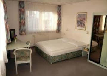 Businesshotel & Appartements Stuttgart-Vaihingen Екстериор снимка